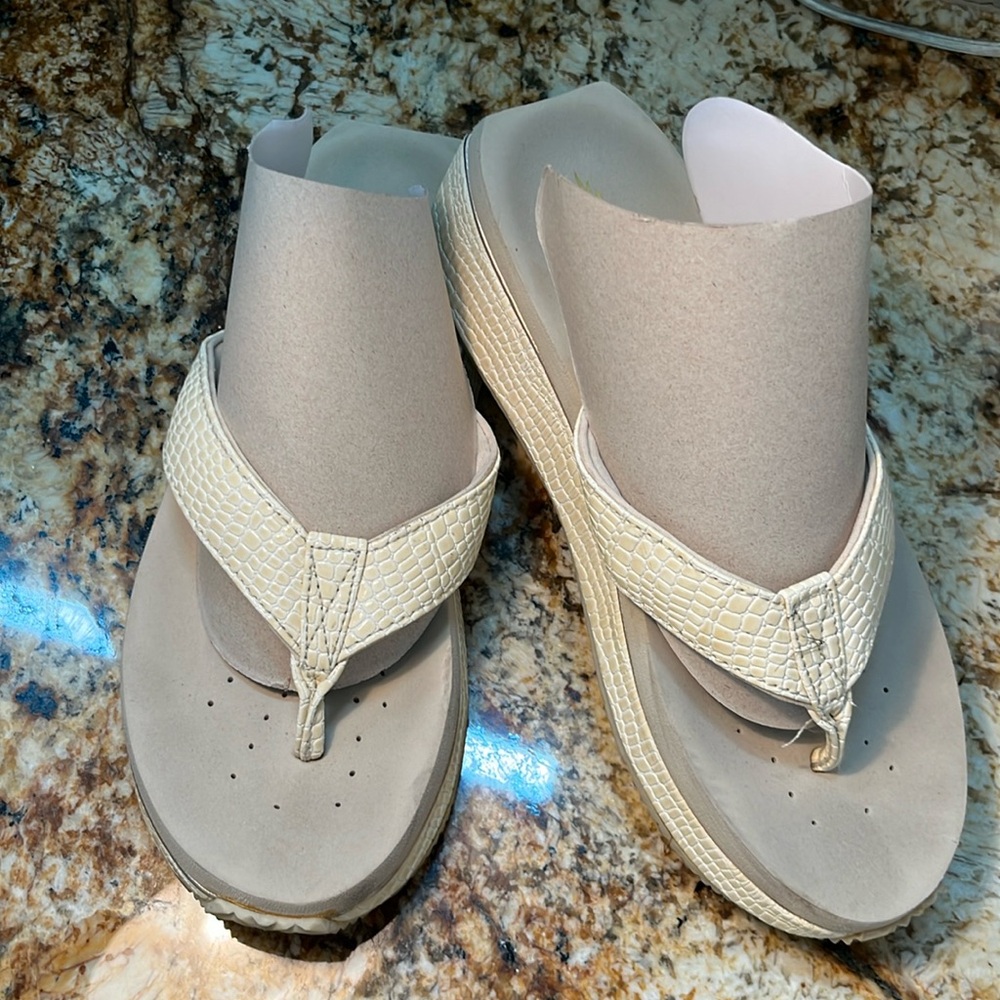 Volatile flip flops